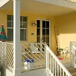 Islander Bayside Villas & Boatslips 