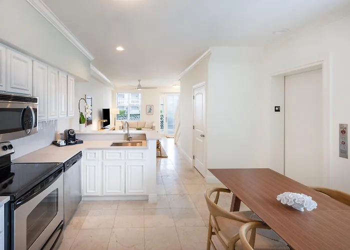 Islander Bayside Villas & Boatslips