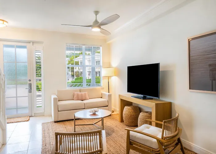 Islander Bayside Villas & Boatslips